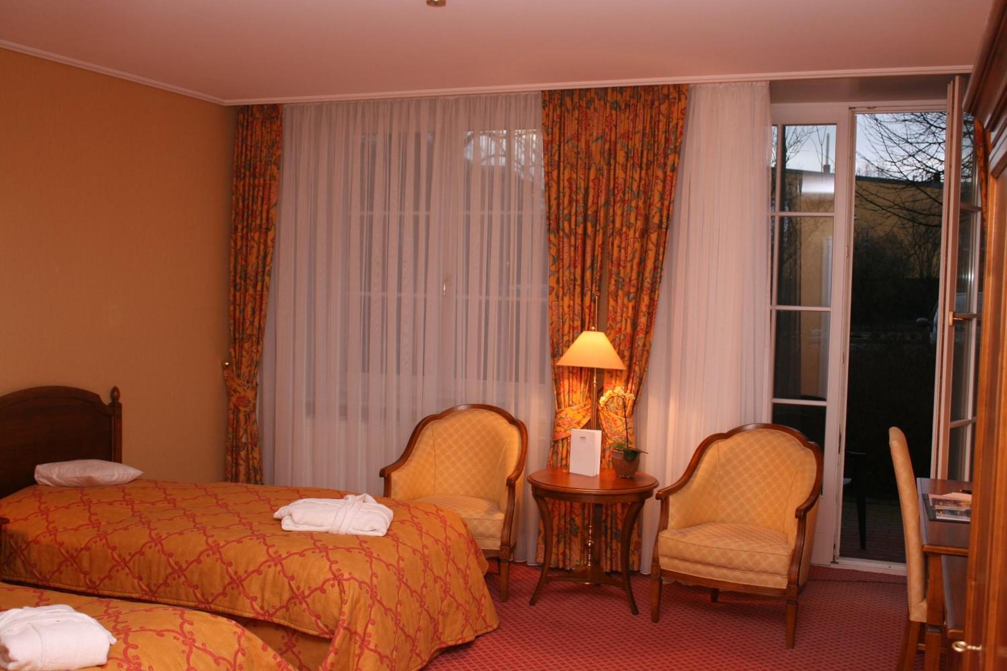 Hotel Altes Gymnasium ฮูซุม ภายนอก รูปภาพ