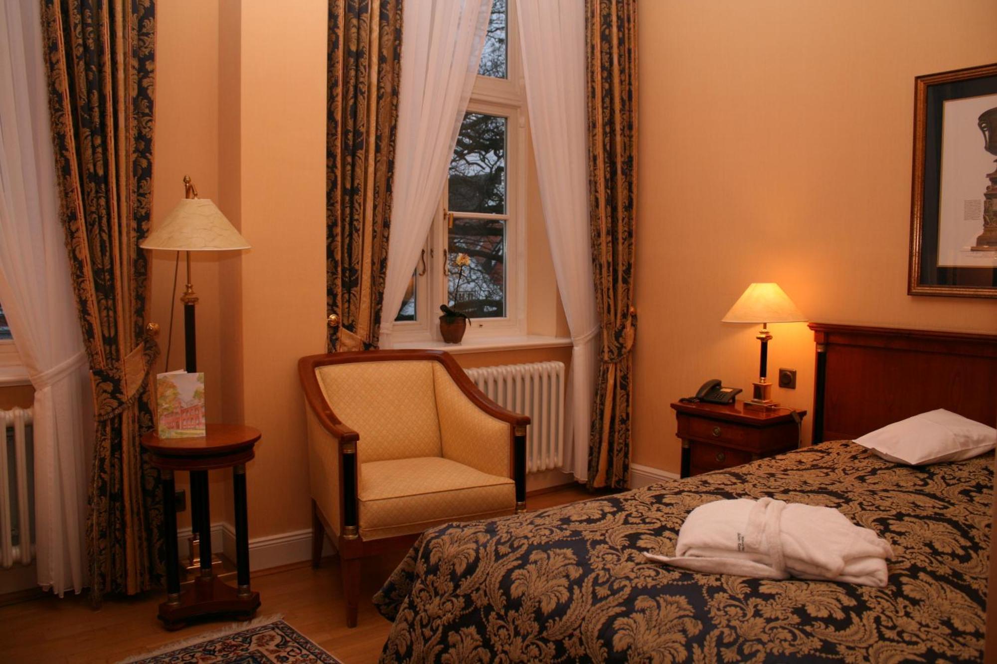 Hotel Altes Gymnasium ฮูซุม ภายนอก รูปภาพ