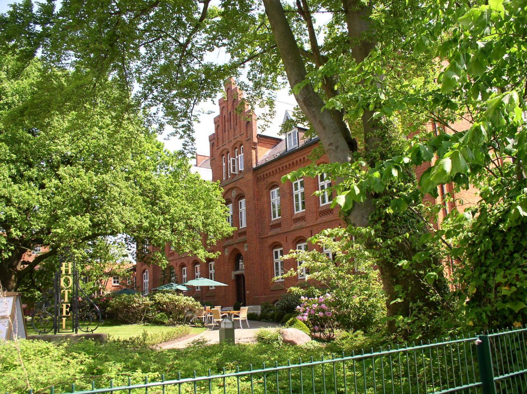 Hotel Altes Gymnasium ฮูซุม ภายนอก รูปภาพ